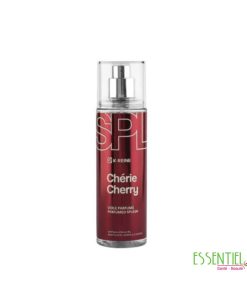 Découvrez K-REINE Hair Body Splash Chérie Cherry 120ml, une brume parfumée aux notes gourmandes de cerise, florales et vanillées. Elle parfume délicatement le corps et les cheveux avec une sensation de fraîcheur légère et féminine.