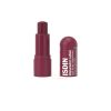 # ISDIN Stick Réparateur Lèvres Grenade 4 g Le **ISDIN Stick Réparateur Lèvres Grenade 4 g** est un soin pratique conçu pour hydrater, nourrir et protéger les lèvres sèches ou gercées. Sa formule associe des agents nourrissants et protecteurs pour aider à préserver la douceur et le confort des lèvres au quotidien. Grâce à son format stick de 4 g, il s’applique facilement et s’emporte partout. Sa teinte grenade apporte également une légère touche de couleur aux lèvres, pour un résultat naturel et élégant. ## Un soin réparateur pour les lèvres sèches Le **ISDIN Stick Réparateur Lèvres Grenade** aide à prendre soin des lèvres lorsqu’elles sont sèches, fragilisées ou exposées aux agressions extérieures. Il contribue à maintenir leur souplesse et leur douceur tout au long de la journée. Sa formule contient notamment de l’huile de ricin, de la cire d’abeille et des agents émollients. Ces composants participent à nourrir les lèvres et à limiter la sensation de sécheresse. Le stick peut ainsi être utilisé au quotidien, notamment lorsque les lèvres sont exposées au froid, au vent ou à un environnement desséchant. ## Une légère touche de couleur grenade En plus de son action nourrissante, le **ISDIN Stick Réparateur Lèvres Grenade 4 g** apporte une subtile teinte grenade aux lèvres. Il convient donc aux personnes qui souhaitent associer le confort d’un soin pour les lèvres à une touche de couleur. Vous pouvez l’utiliser seul pour un effet naturel ou sous votre rouge à lèvres. ## Les bienfaits du stick à lèvres ISDIN Le **ISDIN Stick Réparateur Lèvres Grenade** aide à : * hydrater les lèvres sèches ; * nourrir les lèvres fragilisées ; * apaiser les sensations d’inconfort liées à la sécheresse ; * maintenir la douceur et la souplesse des lèvres ; * protéger les lèvres des agressions extérieures ; * apporter une légère touche de couleur grenade ; * conserver des lèvres confortables au quotidien. ## Un format pratique de 4 g Son format stick permet une application rapide et précise. Il se glisse facilement dans un sac ou une trousse et peut être utilisé à tout moment de la journée. Ainsi, vous pouvez renouveler l’application dès que vos lèvres ressentent le besoin d’être nourries ou protégées. ### Points forts * **Stick réparateur pour les lèvres** * Teinte **Grenade** * Format pratique de **4 g** * Hydrate et nourrit les lèvres * Aide à préserver leur douceur * Application simple et rapide * Idéal pour une utilisation quotidienne * Peut s’utiliser seul ou sous un rouge à lèvres ## Conseils d’utilisation Appliquez le **ISDIN Stick Réparateur Lèvres Grenade** directement sur les lèvres propres et sèches. Renouvelez l’application aussi souvent que nécessaire au cours de la journée. Pensez notamment à l’utiliser avant de sortir par temps froid ou venteux. Il peut également être appliqué sous un rouge à lèvres pour apporter davantage de confort. ## Composition **Ricinus Communis Seed Oil, Cera Alba, Paraffinum Liquidum, Polybutene, Petrolatum, Cetyl Palmitate, Ozokerite, VP/Hexadecene Copolymer, Hydrogenated Polydecene, Tridecyl Trimellitate, Parfum, Mica, CI 77891, Tocopheryl Acetate, Glycine Soja Oil, Propylparaben, BHT, CI 45410, Ascorbyl Palmitate, Citric Acid.** Le **ISDIN Stick Réparateur Lèvres Grenade 4 g** associe ainsi soin, confort et couleur dans un format pratique, idéal pour prendre soin des lèvres sèches au quotidien.